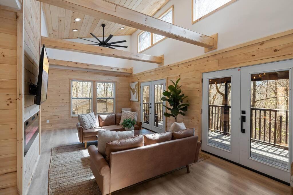 New! Modern Cabin With Two Decks, Bar & Game Room! Gatlinburg Exterior photo