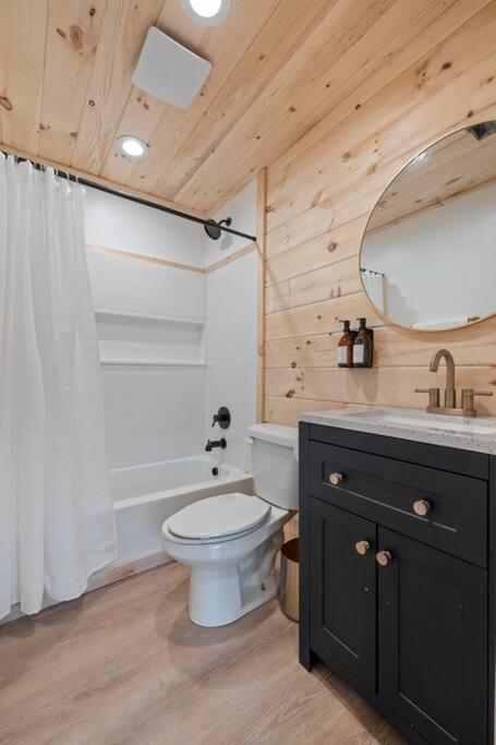 New! Modern Cabin With Two Decks, Bar & Game Room! Gatlinburg Exterior photo