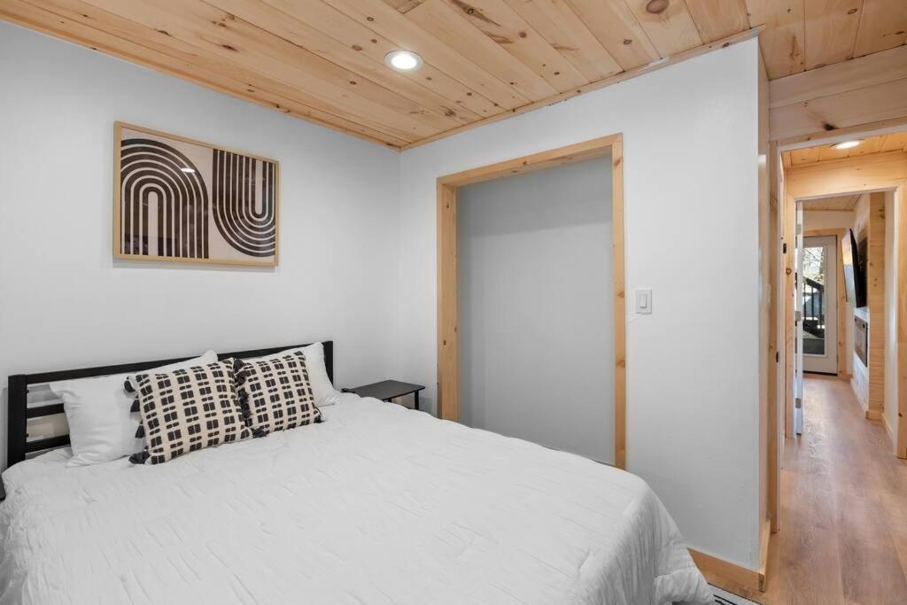 New! Modern Cabin With Two Decks, Bar & Game Room! Gatlinburg Exterior photo